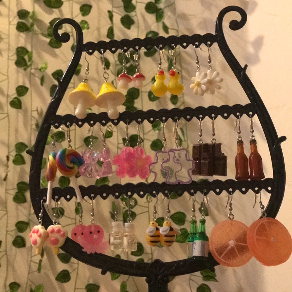 Earrings! let me know witch ones you want!